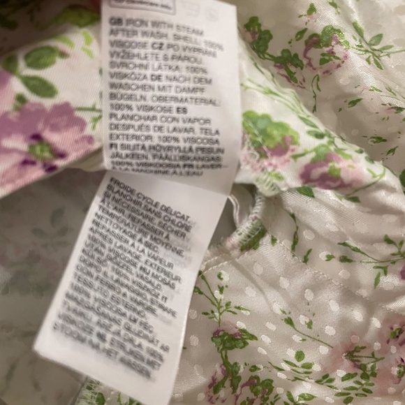 & Other Stories V-Neck Buttoned Peplum Floral Blouse - Picture 7 of 7